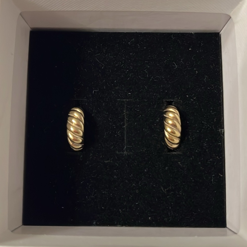 Mejuri Croissant Dome Hoops